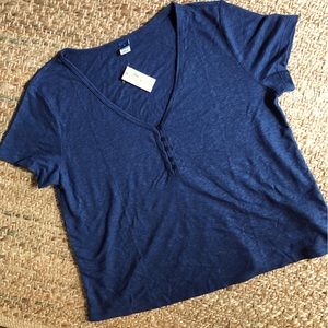 *NEW* Linen Henley T-shirt 💙